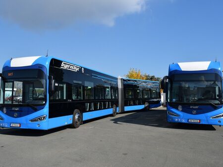 Първите 4 нови електробуса вече возят пътници в Бургас