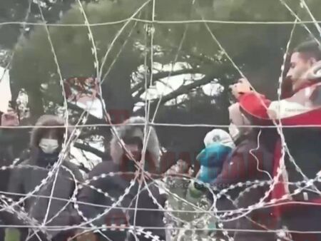 Хилядите мигранти блокирани на полската граница, седем починали
