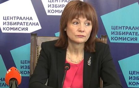 Росица Матева, ЦИК: Членовете на СИК нямат право да дават втора карта при гласуването