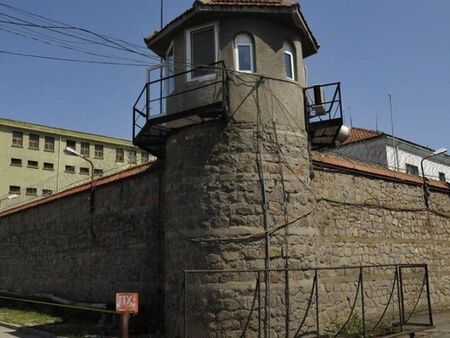 В затвора в Бургас гласуваха почти 100%