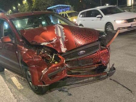 Тежка катастрофа до УМБАЛ-Бургас! Червен Форд се заби с бясна скорост в автобус