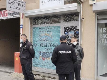Извънредно! Полиция обгради офиса на автобусната фирма в Скопие