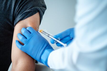 Чехия обмисля задължителна ваксинация за хора над 60 години