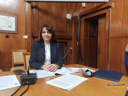 Бургаските общински съветници се връщат присъствено в зала, ще допускат само със зелен сертификат