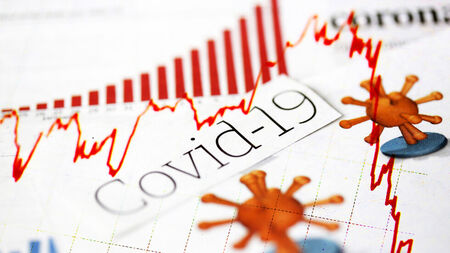 Безсимптомните носители на COVID-19 намаляват, увеличават се хората със симптоми