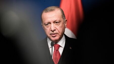 Ердоган ще продължи със срива на лирата, за да се изяви като спасител