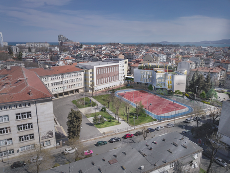 Кметът Николов предлага да се изгради нов корпус в двора на ПМГ и Френската гимназия