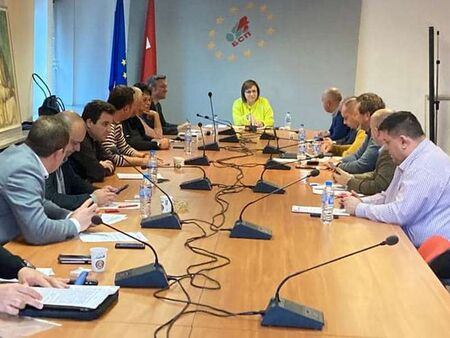 Корнелия Нинова иска да коалиционно споразумение преди преговорите за министри