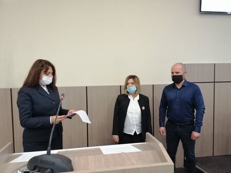 Двама съветници положиха клетва в Бургас: Мадлен Мутафян от БСП и Росен Топкаров от СЕК