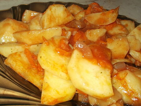 Рецепта за картофи с доматен сок на фурна