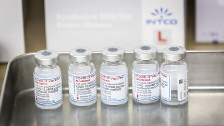 Moderna ще е готова с бустерна ваксина срещу Омикрон през март