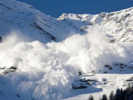 Трагедия в Австрия, лавина погуби трима скиори