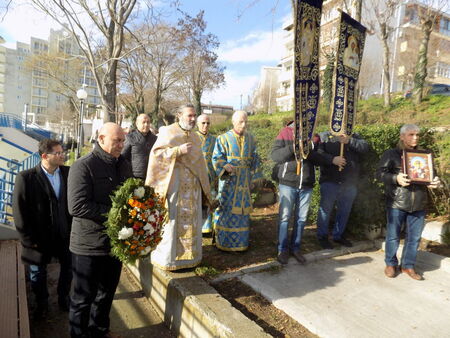 С литийно шествие и осветен рибен курбан Поморие и Ахелой спазиха традициите на Никулден