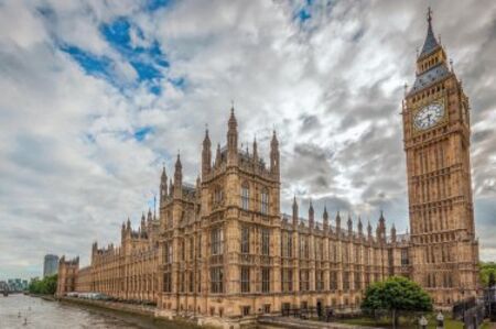 Полицаи откриха следи от кокаин на 11 места в британския парламент
