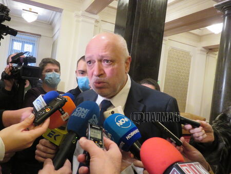 Минеков: В петък с областния управител ще помолим любезно ГЕРБ да се преместят от НДК