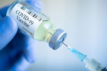 Кипър започва ваксинацията с трета доза на всички пълнолетни