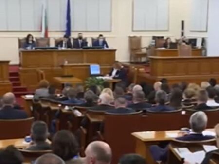 Изслушват премиера Стефан Янев в парламента