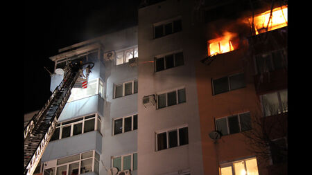 Три са жертвите на пожара в жилищен блок в Благоевград