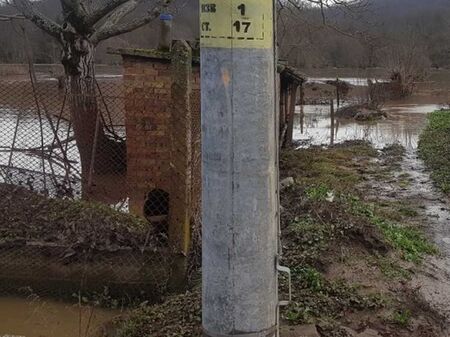 Водно бедствие в страната - реки нахлуха в къщи, пропаднаха пътища, тръгнаха свлачища