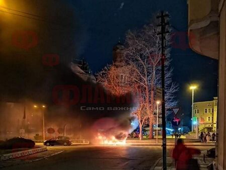 Клошар подпали контейнери в „Братя Миладинови“, за да се стопли
