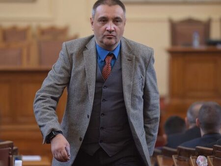 Първи трус в коалицията: ИТН се разгневи на Кирил Петков заради зеления сертификат