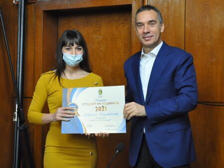 Третокурсничката по медицина е „Студент на годината` 2021“ на Бургас