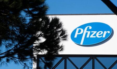Pfizer прогнозира край на COVID пандемията през 2024 г.