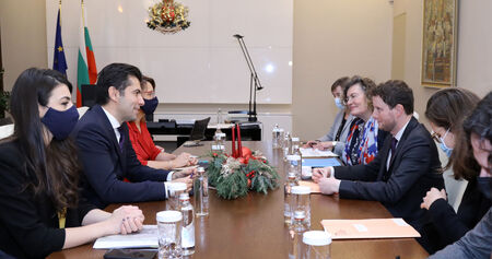 Кирил Петков се срещна с държавния секретар по европейските въпроси на Френската република Клеман Бон