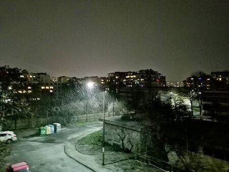 Докато започне и спря! Първият сняг за тази зима в Бургас поваля само за 18 минути