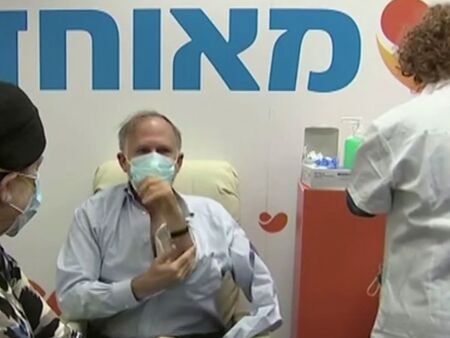 Четвърта доза от ваксината срещу COVID-19 ще поставят в Израел
