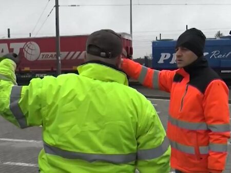 Рекордно скъп ток за бизнеса, частни железници спряха превозите