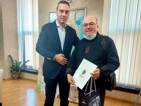 Кметът Николов поздрави проф. Хикмет Мехмедов за удостояването му с орден „Стара планина“