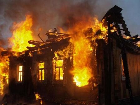Трагедия на празника: Мъж и две деца загинаха при пожар в село край Луковит