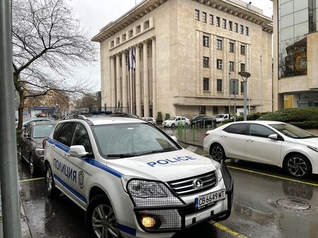 Извънредно! Полиция влезе в Община Бургас (ОБНОВЕНА)