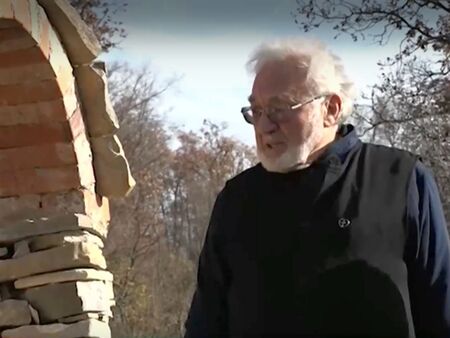 Пътеката на вярата е в Свети Влас - 78-годишният отец Петър построи по нея 40 параклиса