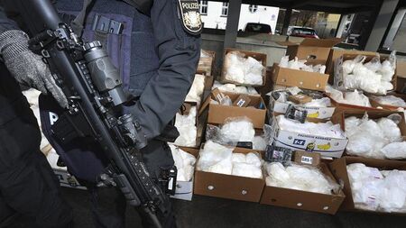 Задържаха кокаин за 143 млн. долара на пристанището в Ротердам