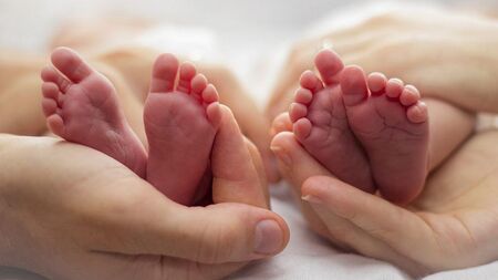 Две момченца, родени в един и същи час, са първите бебета на 2022 г. в „Майчин дом“
