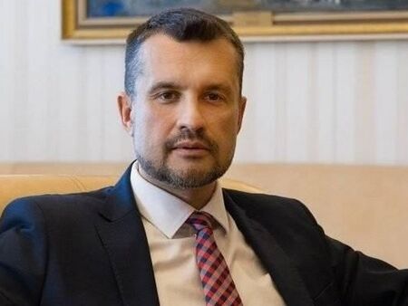 Калоян Методиев стана началник на кабинета на Корнелия Нинова
