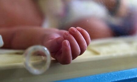 Две близначета се родиха в САЩ в различни години