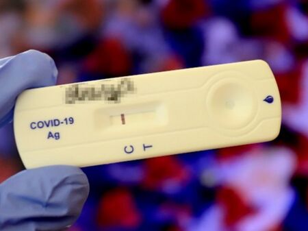 4 учители и 7 ученици сред новите случаи на с COVID-19 в Сливенско