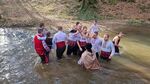 Малко Търново запази традицията: Мъжко хора се изви във водите край водопад Докузак за Богоявление