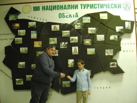 10-годишен пътешественик от София спечели автомобил за опознаването на 100-те национални туристически обекта
