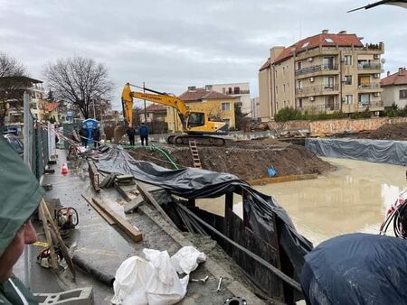 Огромна ВиК авария в кв. Сарафово, причината - свлачище или грешка на строител