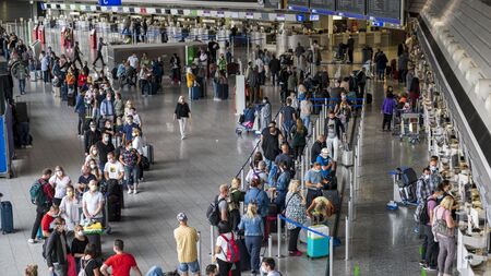 Българите, блокирани на летище в Германия, кацнаха успешно у нас