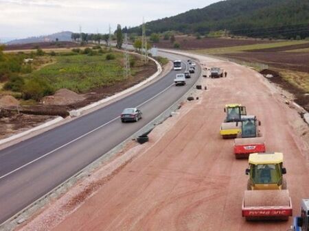 Гроздан Караджов: "Автомагистрали“ са сключили договор за озеленяване на АМ „Хемус“, но магистрала няма