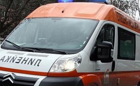 Полицай пострада тежко при катастрофа във Враца