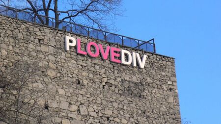 Възстановяват любимия на пловдивчани надпис „pLOVEdiv“