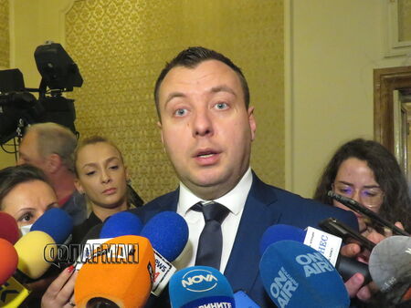Зам.-шеф на „Възраждане“: Нито ГЕРБ, нито друга партия ни е давала пари за протеста