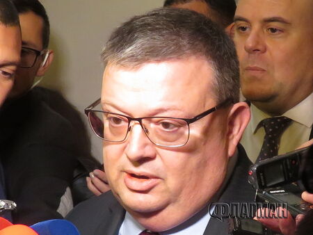Цацаров жали отнемането на допуска - Кирил Петков го оклеветил и притиснал зам.-шеф на ДАНС