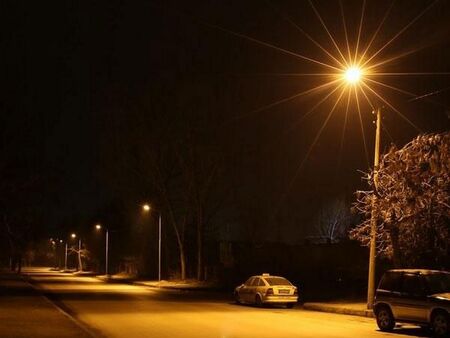 Уличното осветление минава на режим заради скъпия ток